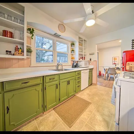 Modern Home • Family Friendly • Grill • Fireplace Erie Exterior photo