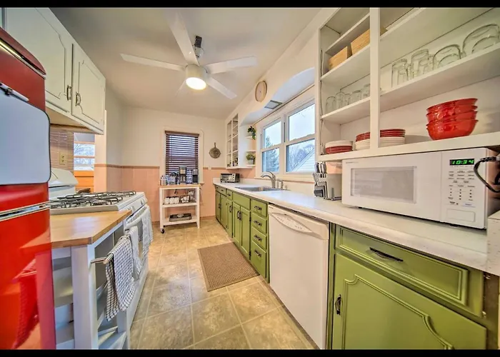 Modern Home • Family Friendly • Grill • Fireplace
